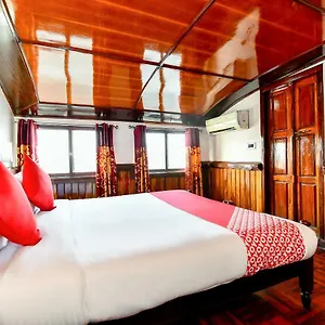 Oyo 24146 Anugraha Houseboat 6bhk Hotel